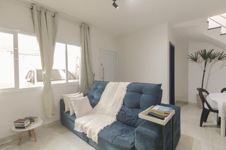 Casa à venda com 65m², 2 quartos e 2 vagas Casa à venda com 65m², 2 quartos e 2 vagasSala