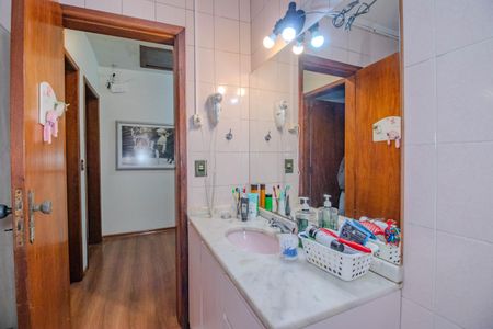 Casa à venda com 380m², 3 quartos e 4 vagasBanheiro Social