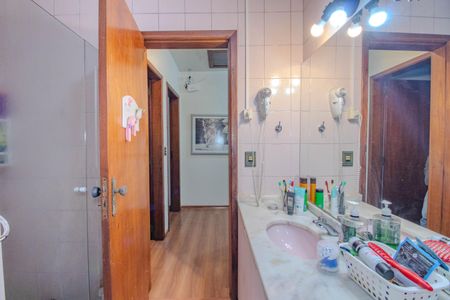 Casa à venda com 380m², 3 quartos e 4 vagasBanheiro Social