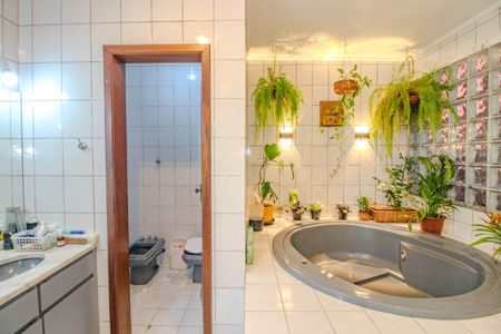 Casa à venda com 380m², 3 quartos e 4 vagasBanheiro da Suíte