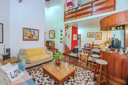 Sala de casa à venda com 3 quartos, 380m² em Vila Ipiranga, Porto Alegre