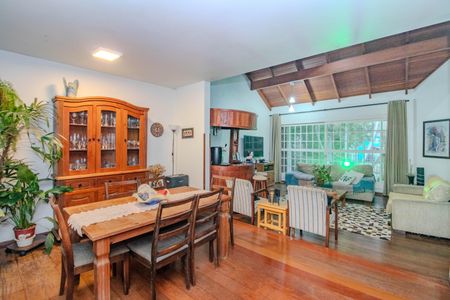 Sala de casa à venda com 3 quartos, 380m² em Vila Ipiranga, Porto Alegre