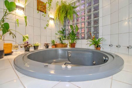 Casa à venda com 380m², 3 quartos e 4 vagasBanheiro da Suíte