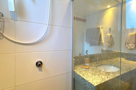 Apartamento à venda com 121m², 3 quartos e 2 vagasBanheiro da Suíte