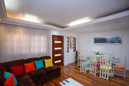 Casa à venda com 153m², 3 quartos e 2 vagasSala