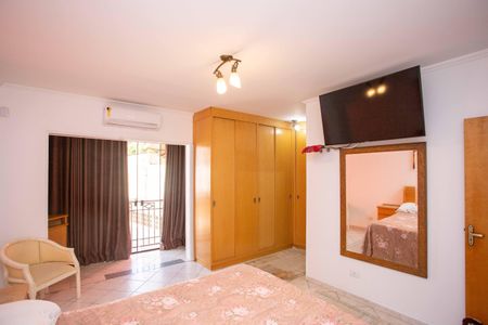 Casa à venda com 153m², 3 quartos e 2 vagasSuíte