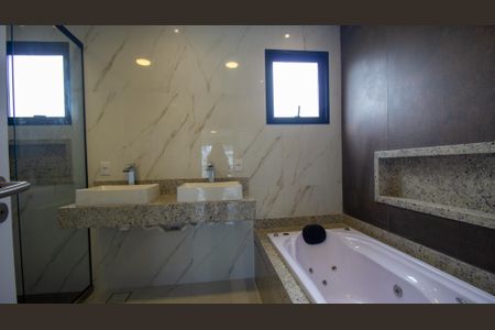 Casa de condomínio à venda com 300m², 4 quartos e 2 vagasBanheiro da Suíte 4