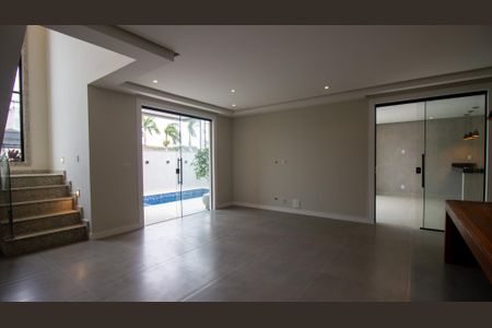 Sala de casa de condomínio à venda com 4 quartos, 300m² em Vargem Pequena, Rio de Janeiro