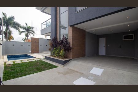 Casa de condomínio à venda com 300m², 4 quartos e 2 vagasQuintal