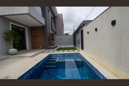 Casa de condomínio à venda com 300m², 4 quartos e 2 vagasQuintal