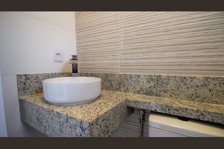 Casa de condomínio à venda com 300m², 4 quartos e 2 vagasBanheiro da Suíte 2