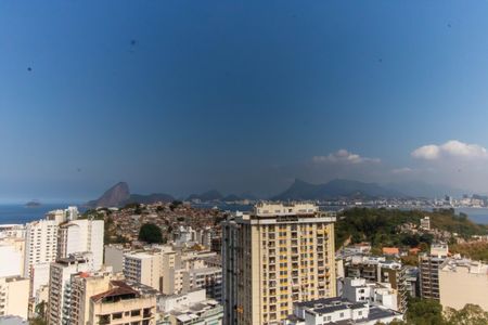 Apartamento à venda com 95m², 2 quartos e 1 vaga Apartamento à venda com 95m², 2 quartos e 1 vagaVista