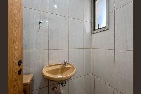 Apartamento para alugar com 74m², 2 quartos e 2 vagasBanheiro de Serviço