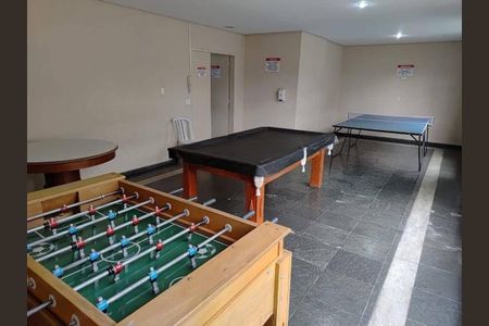 Apartamento à venda com 2 quartos, 56m² em Vila Carmosina, São Paulo