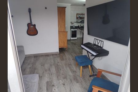 Sala de apartamento à venda com 2 quartos, 56m² em Vila Carmosina, São Paulo