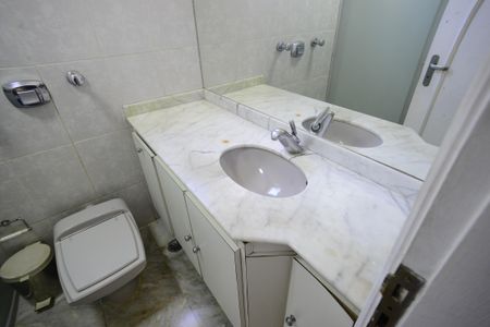 Apartamento à venda com 193m², 3 quartos e 2 vagasBanheiro