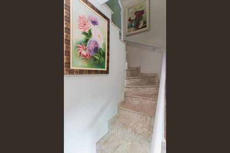 Casa de condomínio à venda com 134m², 3 quartos e 2 vagas Casa de condomínio à venda com 134m², 3 quartos e 2 vagasEscada