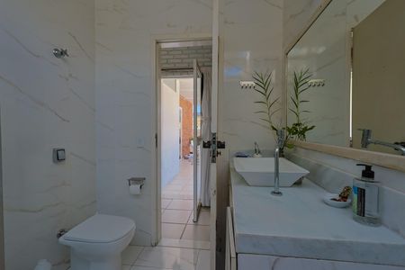 Casa à venda com 302m², 5 quartos e 3 vagasBanheiro da Suíte 2