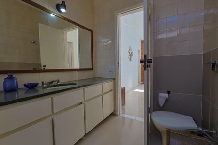 Casa à venda com 302m², 5 quartos e 3 vagasBanheiro