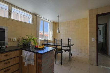 Casa à venda com 302m², 5 quartos e 3 vagasCozinha