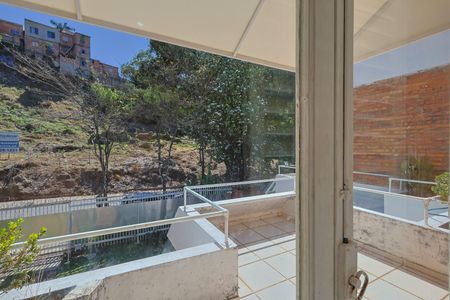 Casa à venda com 302m², 5 quartos e 3 vagasQuarto 1