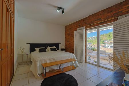 Casa à venda com 302m², 5 quartos e 3 vagasQuarto 2