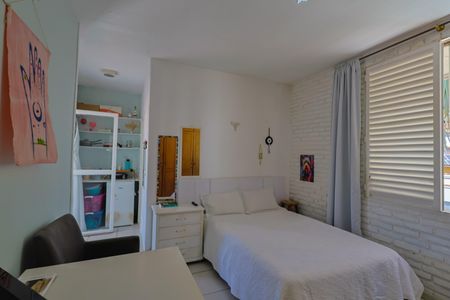 Casa à venda com 302m², 5 quartos e 3 vagasQuarto 4 - Suíte