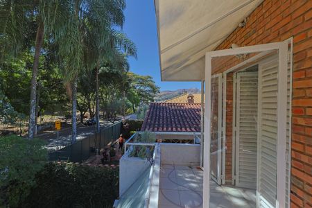 Casa à venda com 302m², 5 quartos e 3 vagasSuíte 1 - Varanda