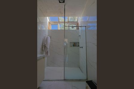 Casa à venda com 302m², 5 quartos e 3 vagasBanheiro da Suíte 2