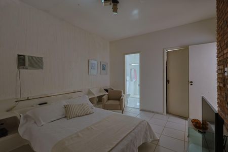 Casa à venda com 302m², 5 quartos e 3 vagasSuíte 1