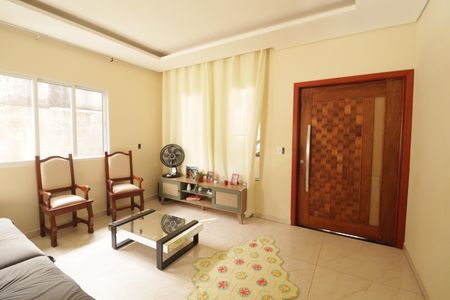 Casa à venda com 223m², 3 quartos e 2 vagasSala