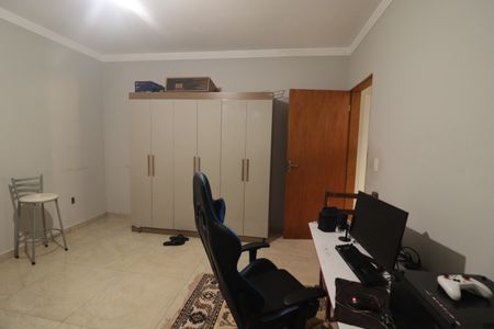 Casa à venda com 223m², 3 quartos e 2 vagasSuíte