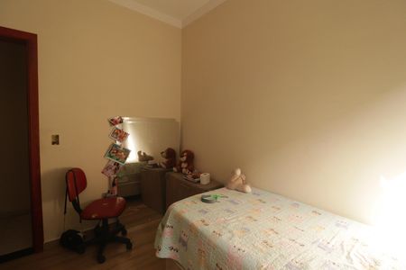 Casa à venda com 223m², 3 quartos e 2 vagasQuarto 2