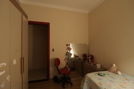 Casa à venda com 223m², 3 quartos e 2 vagasQuarto 2