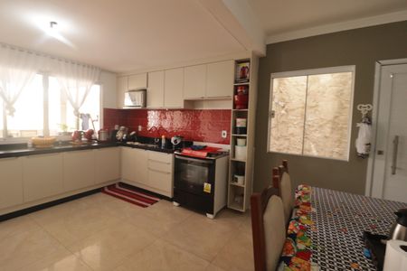 Casa à venda com 223m², 3 quartos e 2 vagasCozinha