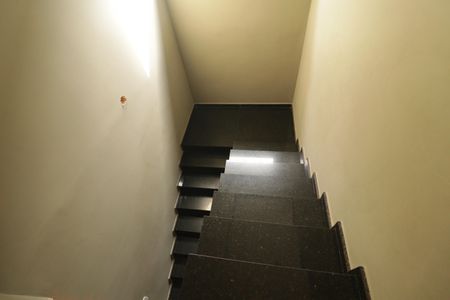 Casa à venda com 223m², 3 quartos e 2 vagasEscada