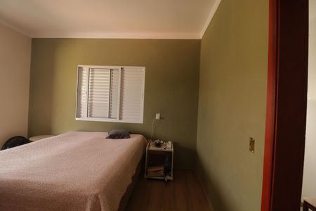 Casa à venda com 223m², 3 quartos e 2 vagasQuarto 1