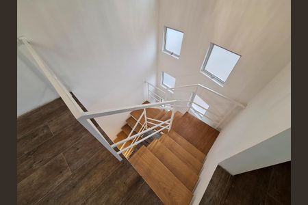 Apartamento à venda com 128m², 3 quartos e 1 vaga Apartamento à venda com 128m², 3 quartos e 1 vagaEscadas