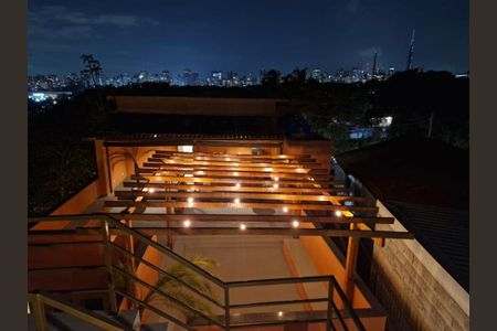 Casa à venda com 600m², 4 quartos e 4 vagasFoto 01