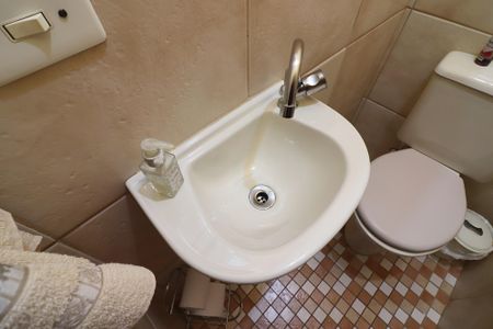 Casa de condomínio à venda com 205m², 3 quartos e 2 vagasLavabo