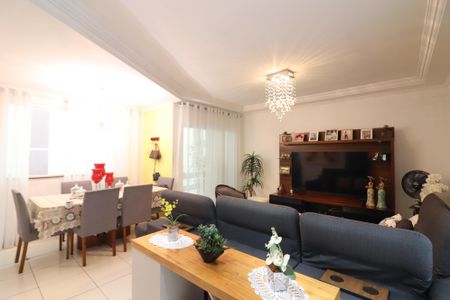 Sala de casa de condomínio à venda com 3 quartos, 205m² em Baeta Neves, São Bernardo do Campo