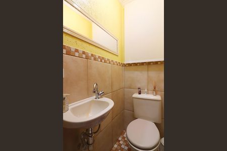 Casa de condomínio à venda com 205m², 3 quartos e 2 vagasLavabo