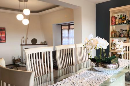 Casa de condomínio à venda com 311m², 4 quartos e 6 vagas Casa de condomínio à venda com 311m², 4 quartos e 6 vagasSala de Jantar