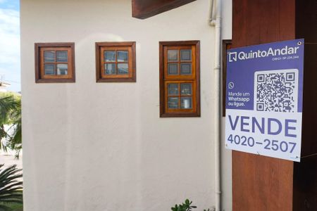 Casa de condomínio à venda com 311m², 4 quartos e 6 vagas Casa de condomínio à venda com 311m², 4 quartos e 6 vagasPlaquinha