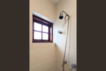 Casa de condomínio à venda com 311m², 4 quartos e 6 vagas Casa de condomínio à venda com 311m², 4 quartos e 6 vagasBanheiro 2