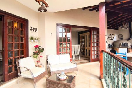 Casa de condomínio à venda com 311m², 4 quartos e 6 vagas Casa de condomínio à venda com 311m², 4 quartos e 6 vagasVaranda gourmet