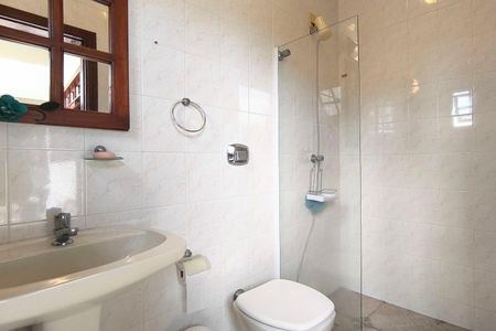 Casa de condomínio à venda com 311m², 4 quartos e 6 vagas Casa de condomínio à venda com 311m², 4 quartos e 6 vagasAdega - Banheiro