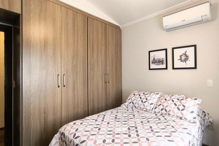 Casa de condomínio à venda com 311m², 4 quartos e 6 vagas Casa de condomínio à venda com 311m², 4 quartos e 6 vagasQuarto 1