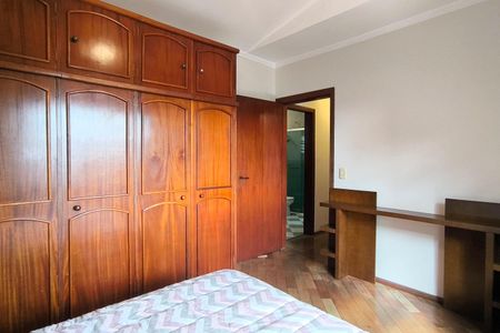 Casa de condomínio à venda com 311m², 4 quartos e 6 vagas Casa de condomínio à venda com 311m², 4 quartos e 6 vagasQuarto 2