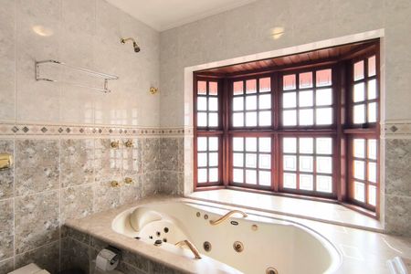 Casa de condomínio à venda com 311m², 4 quartos e 6 vagas Casa de condomínio à venda com 311m², 4 quartos e 6 vagasBanheiro da Suíte 1